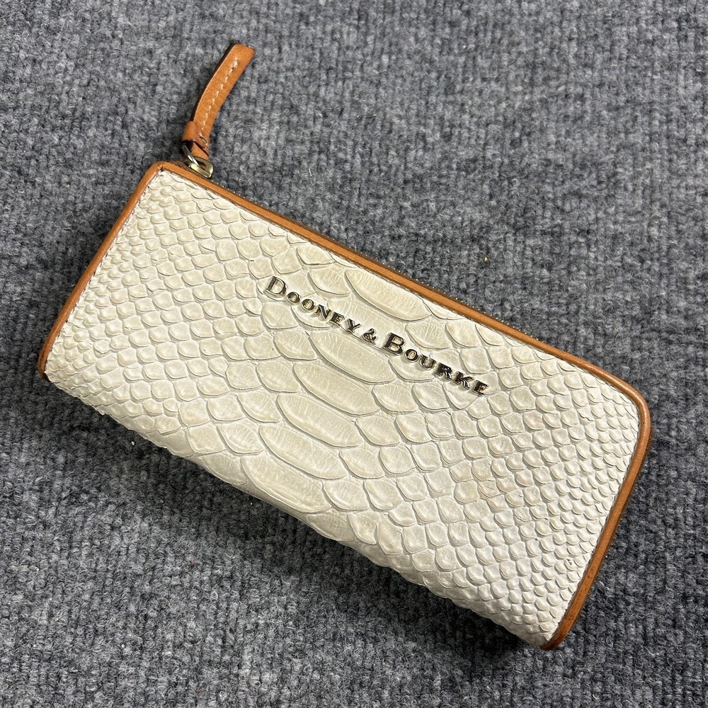 Dooney & Bourke Wallet Womens One Size White Leather Zip Wristlet Animal Print